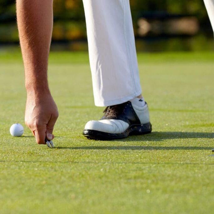 Introducing Beginners to Golfing Etiquette